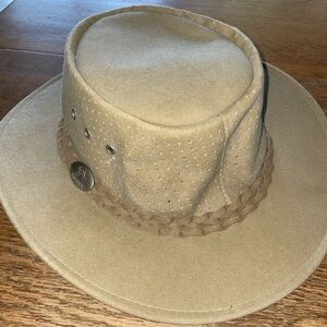 Aussie Chiller Soaker in excellent condition size XL